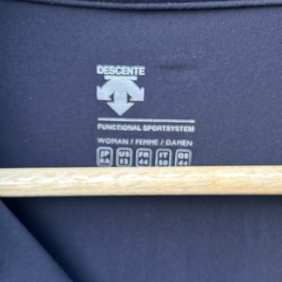 DESCENTE × SWAROVSKI  Mid-Layer Ski- 1/4
Zip  Black Base Layer long sleeve Top - Picture 3 of 9